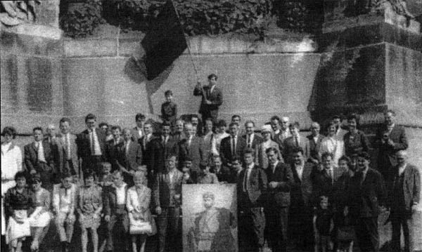 Druzhestvo 'Todor Alexandrov' pred pametnika na Neznajnija vojn v Brjuksel